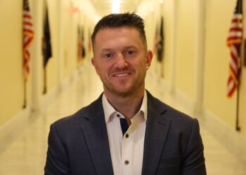 Tommy Robinson’s Crusade Against Islam: From Street Protests to the Banned Documentary “Silenced”